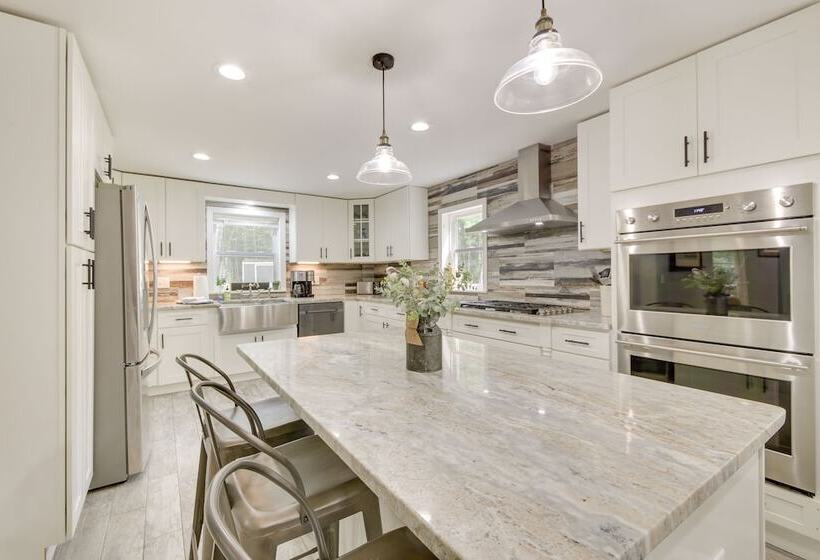 Searsport Paradise W/ Private Pool & Patio!