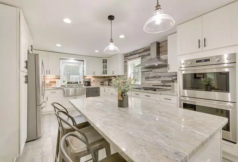 Searsport Paradise W/ Private Pool & Patio!