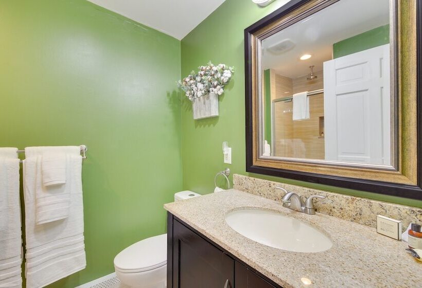 Searsport Paradise W/ Private Pool & Patio!