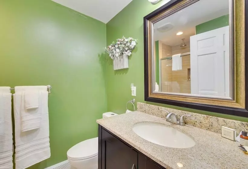 Searsport Paradise W/ Private Pool & Patio!