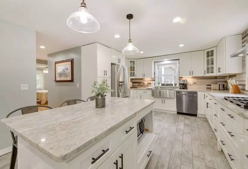 Searsport Paradise W/ Private Pool & Patio!