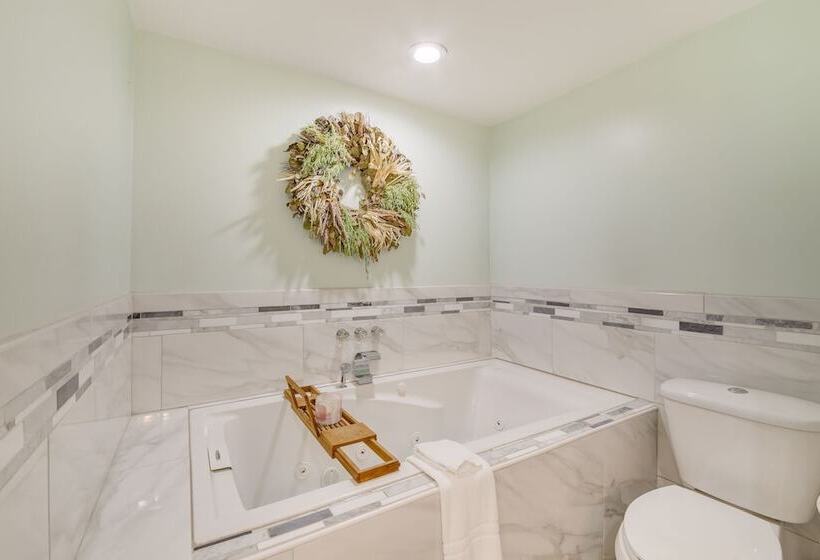 Searsport Paradise W/ Private Pool & Patio!