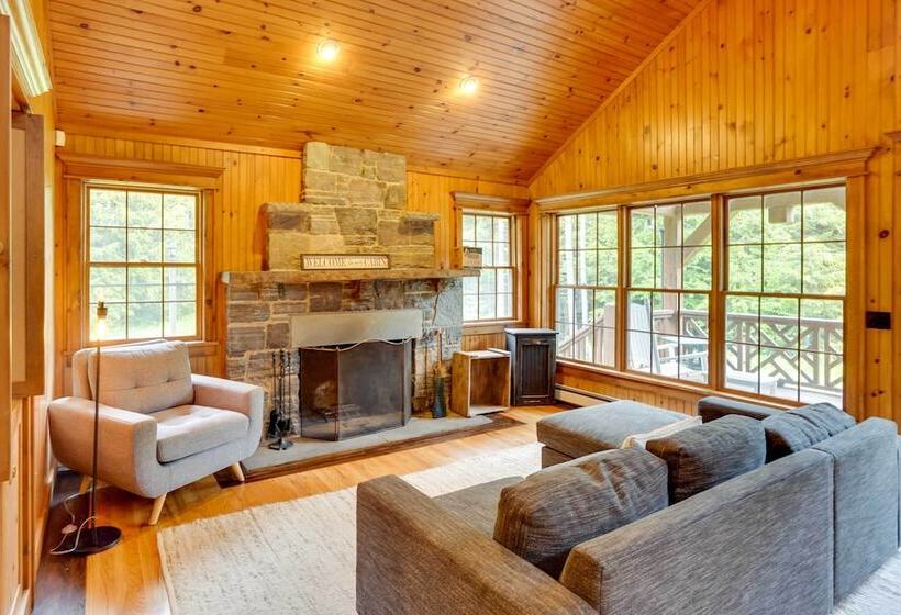 Secluded Elka Park Cabin: Hot Tub & Fire Pit!