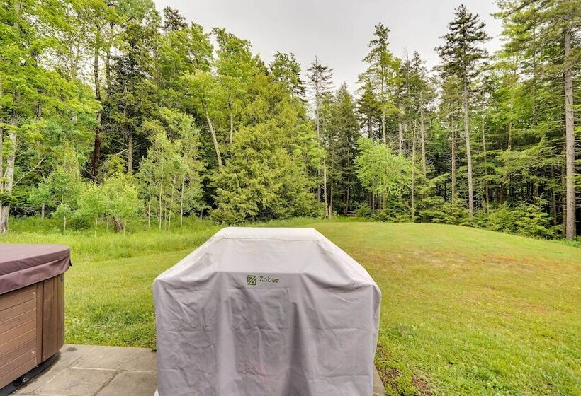 Secluded Elka Park Cabin: Hot Tub & Fire Pit!