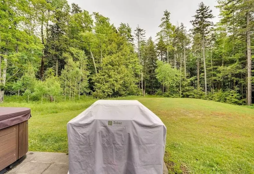 Secluded Elka Park Cabin: Hot Tub & Fire Pit!