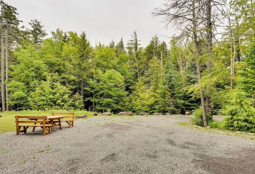 Secluded Elka Park Cabin: Hot Tub & Fire Pit!