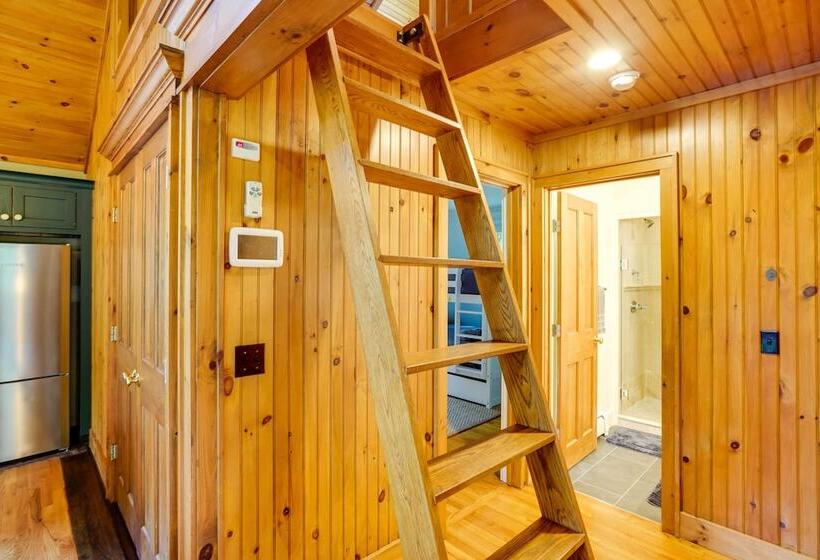 Secluded Elka Park Cabin: Hot Tub & Fire Pit!