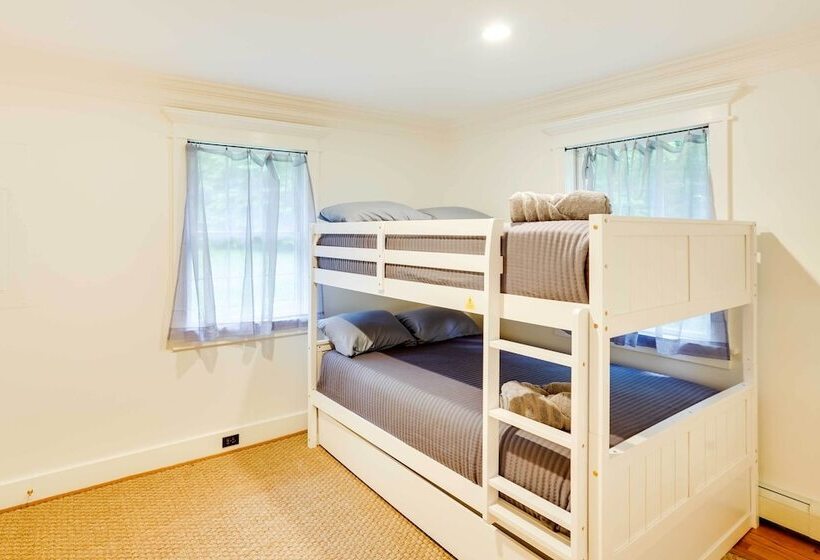 Secluded Elka Park Cabin: Hot Tub & Fire Pit!