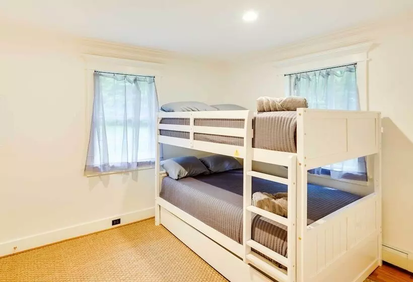 Secluded Elka Park Cabin: Hot Tub & Fire Pit!