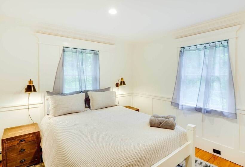 Secluded Elka Park Cabin: Hot Tub & Fire Pit!