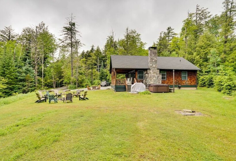 Secluded Elka Park Cabin: Hot Tub & Fire Pit!