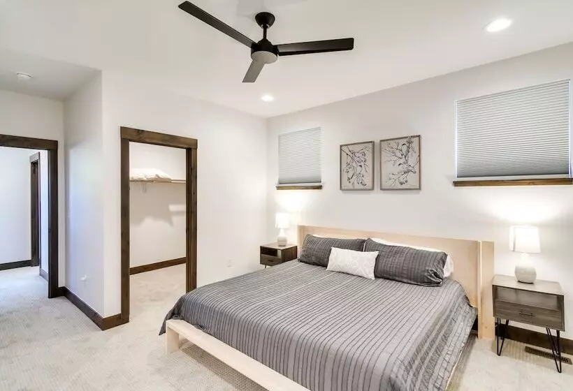 In Granby Ranch Ski Resort: Sleek Home W/ Hot Tub!