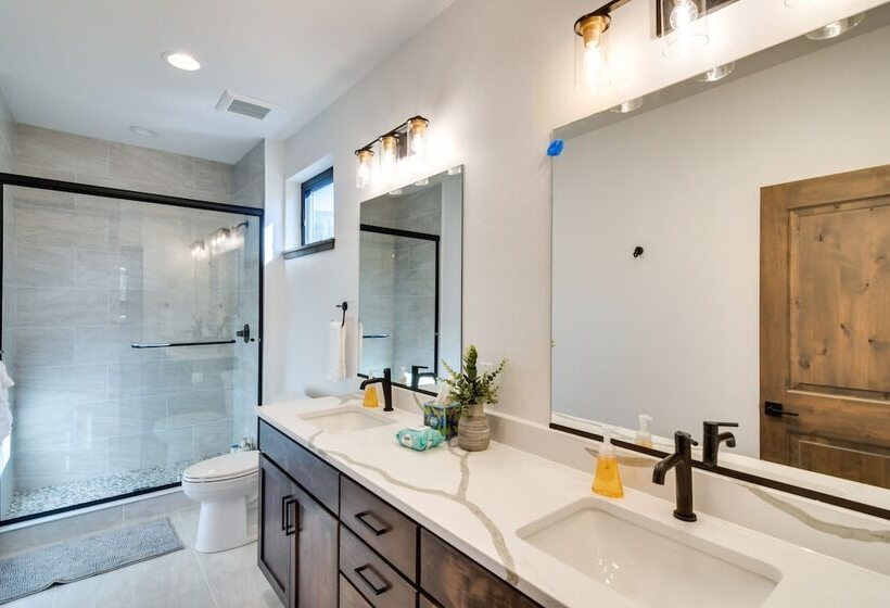 In Granby Ranch Ski Resort: Sleek Home W/ Hot Tub!