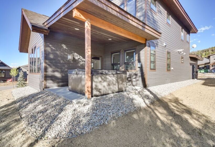 In Granby Ranch Ski Resort: Sleek Home W/ Hot Tub!