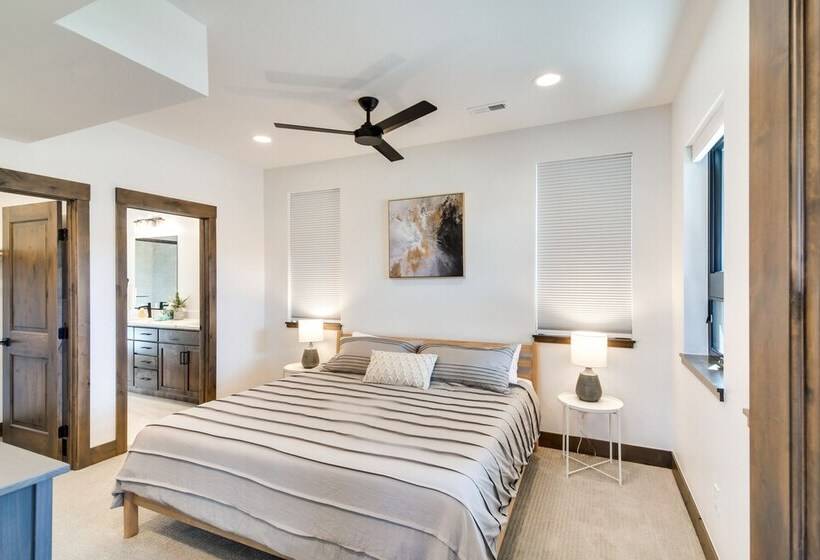 In Granby Ranch Ski Resort: Sleek Home W/ Hot Tub!