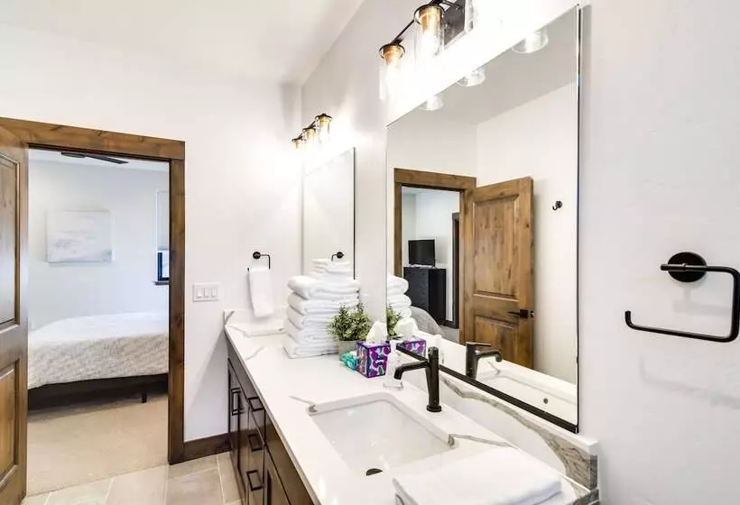 In Granby Ranch Ski Resort: Sleek Home W/ Hot Tub!