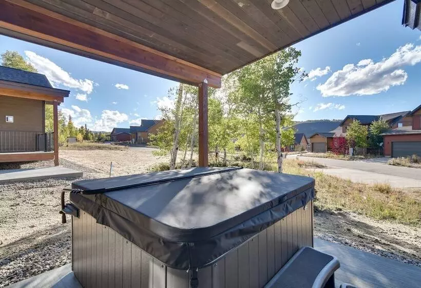 In Granby Ranch Ski Resort: Sleek Home W/ Hot Tub!