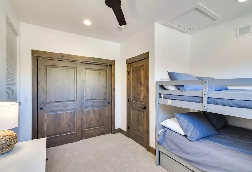 In Granby Ranch Ski Resort: Sleek Home W/ Hot Tub!