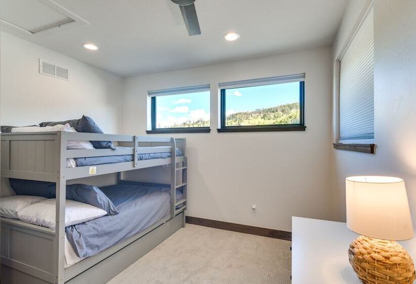 In Granby Ranch Ski Resort: Sleek Home W/ Hot Tub!