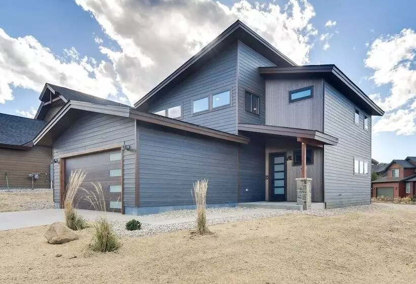 In Granby Ranch Ski Resort: Sleek Home W/ Hot Tub!