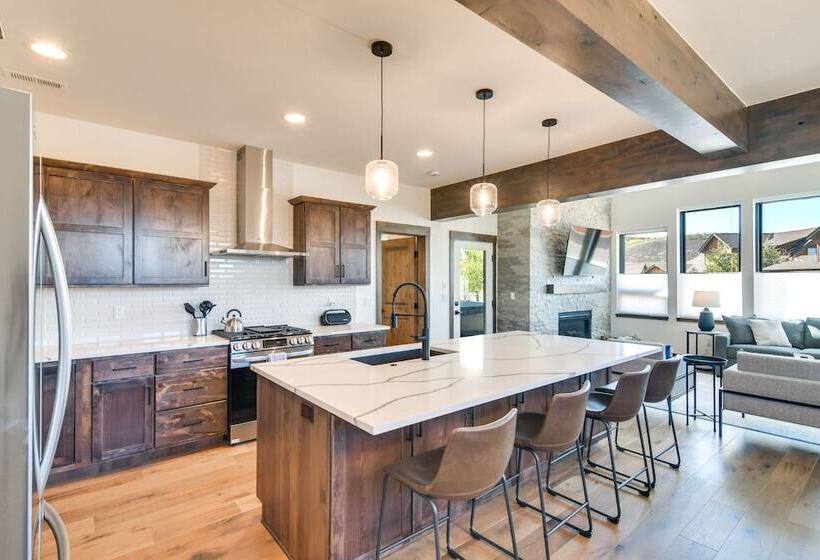 In Granby Ranch Ski Resort: Sleek Home W/ Hot Tub!