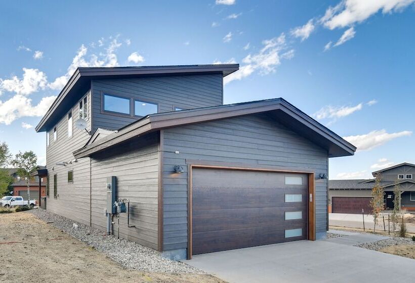 In Granby Ranch Ski Resort: Sleek Home W/ Hot Tub!