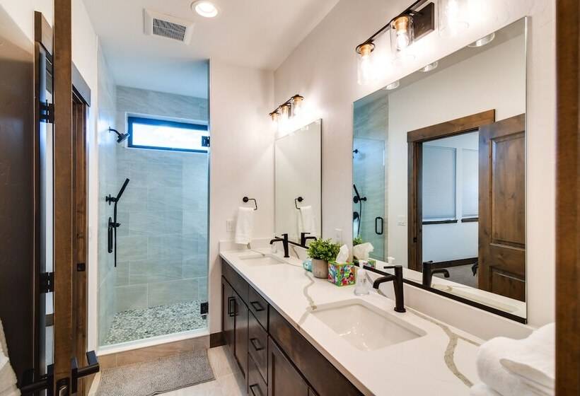 In Granby Ranch Ski Resort: Sleek Home W/ Hot Tub!