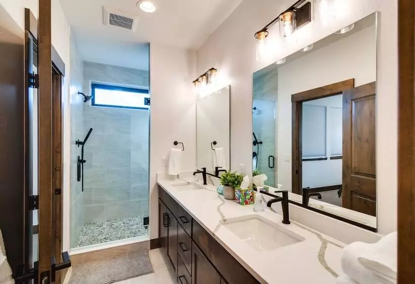 In Granby Ranch Ski Resort: Sleek Home W/ Hot Tub!