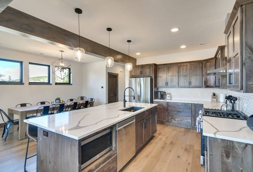 In Granby Ranch Ski Resort: Sleek Home W/ Hot Tub!