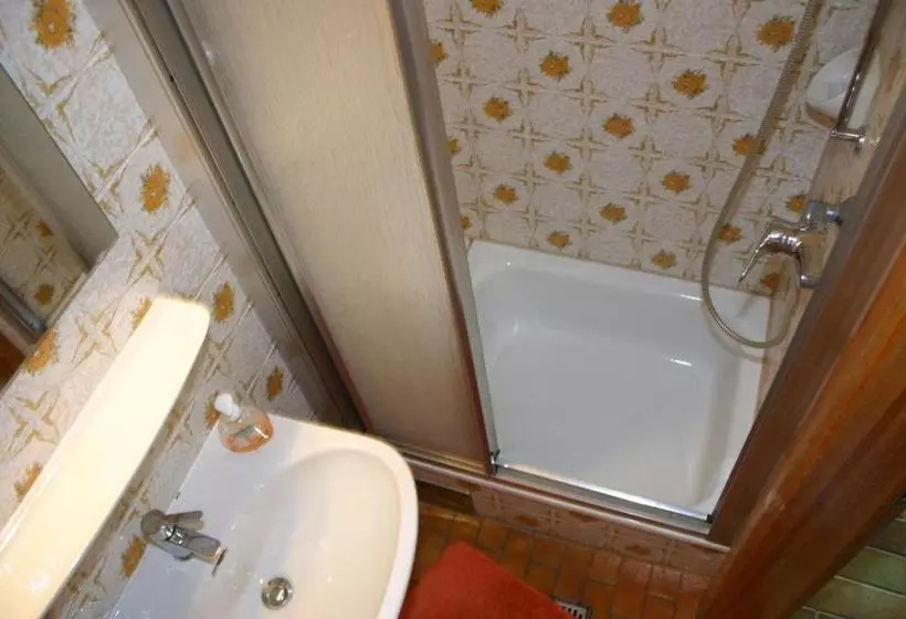 ホテル Ferienwohnung Montania