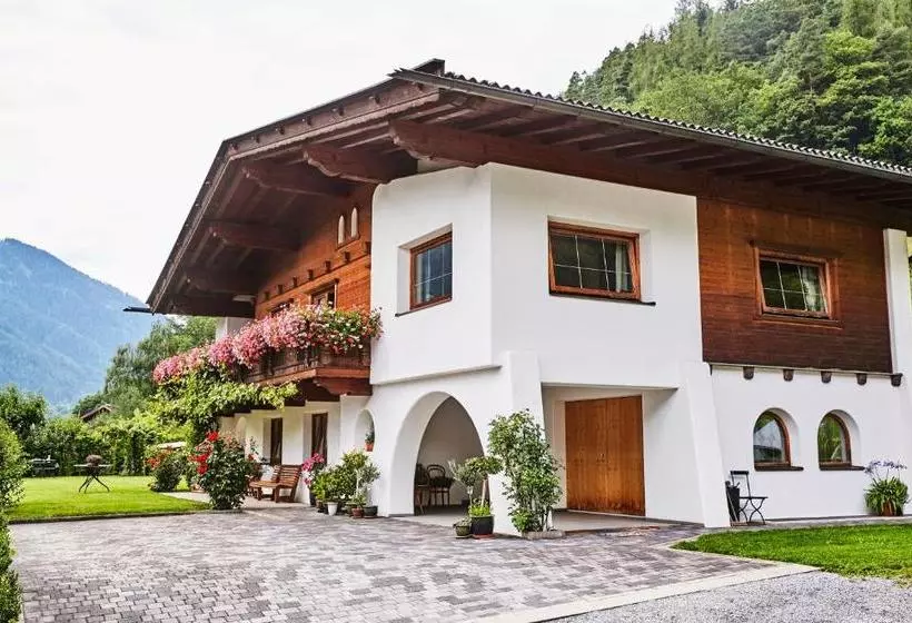 هتل Haus Elfi Fiegl