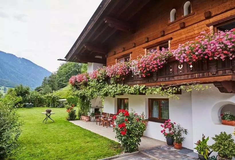 هتل Haus Elfi Fiegl