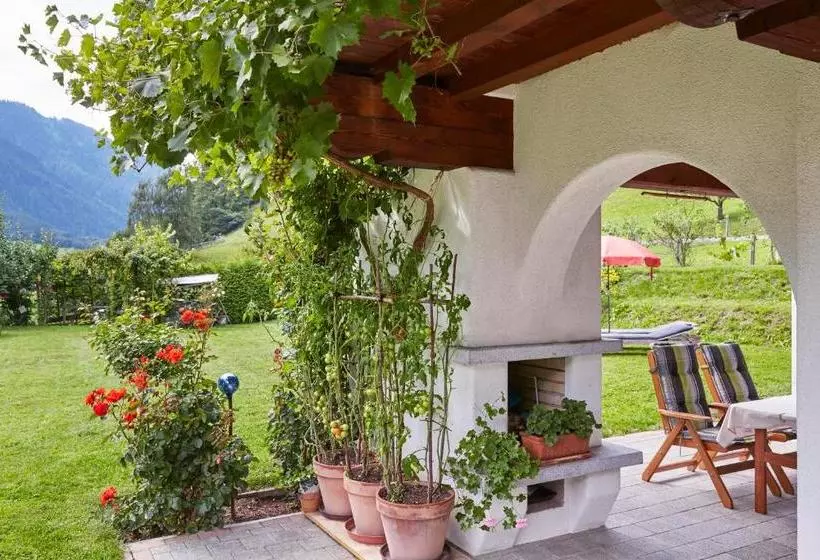 هتل Haus Elfi Fiegl