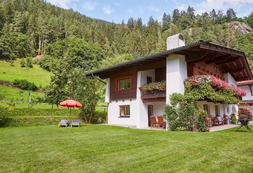 هتل Haus Elfi Fiegl