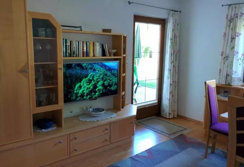 هتل Haus Elfi Fiegl
