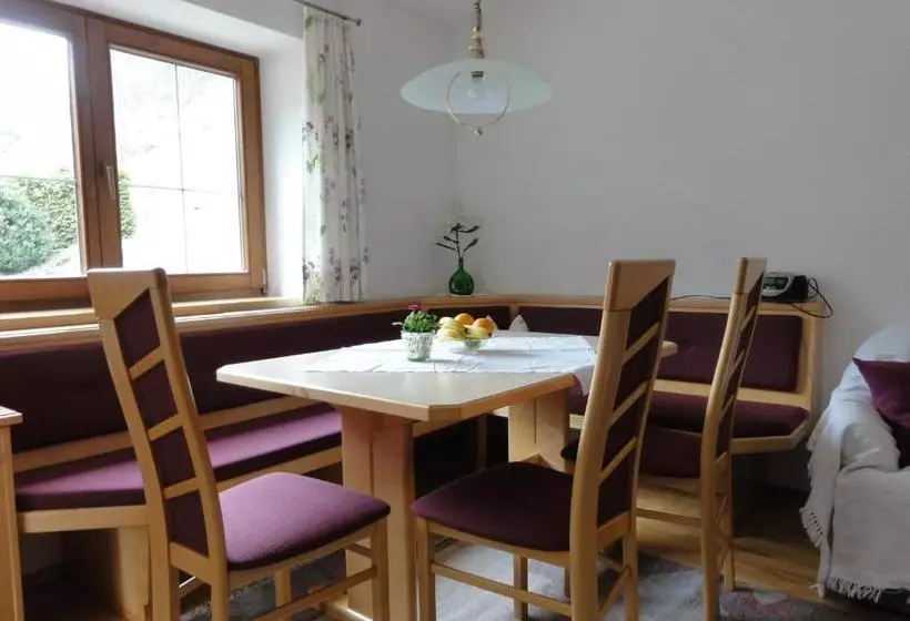 هتل Haus Elfi Fiegl
