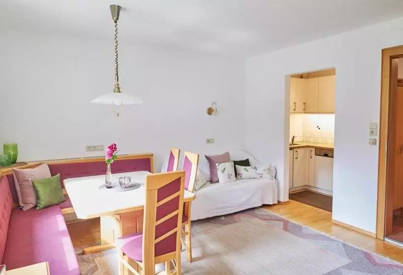 هتل Haus Elfi Fiegl