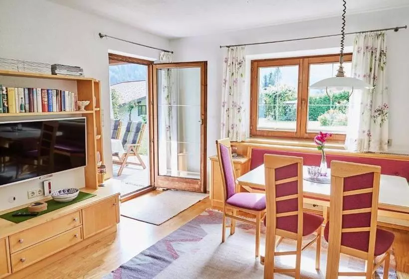 هتل Haus Elfi Fiegl