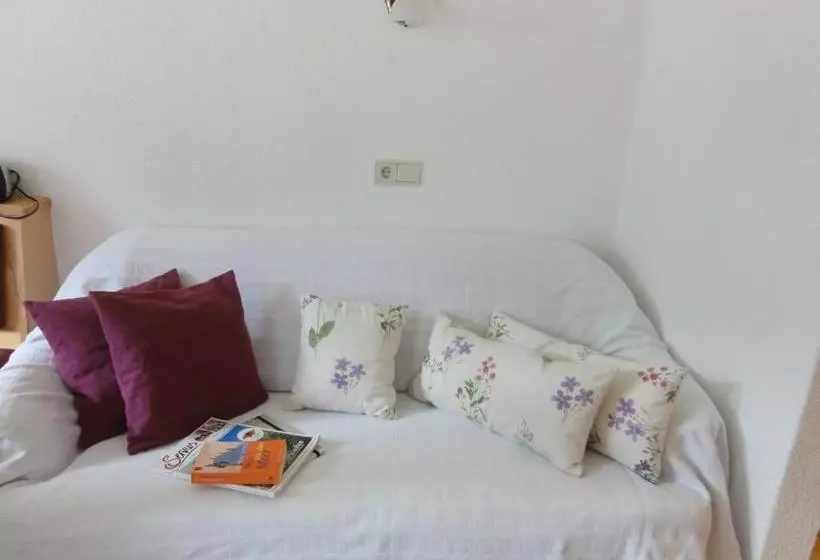 هتل Haus Elfi Fiegl