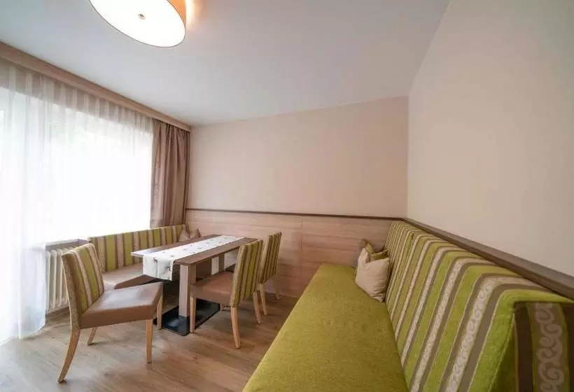 هتل Haus Fridolin
