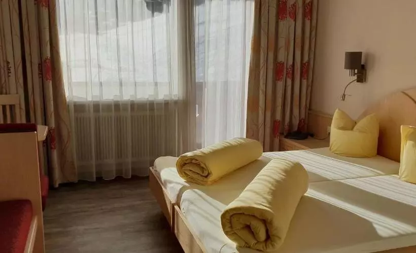 هتل Haus Fridolin