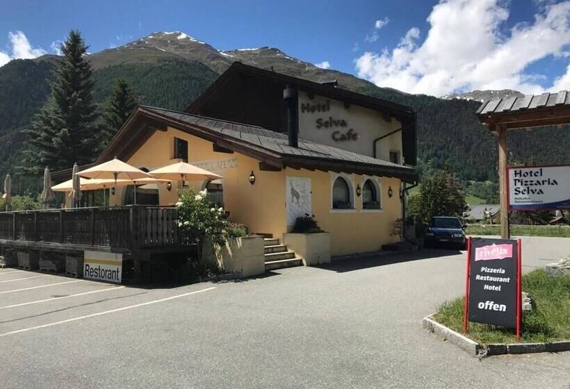 酒店 Pizzeria Selva