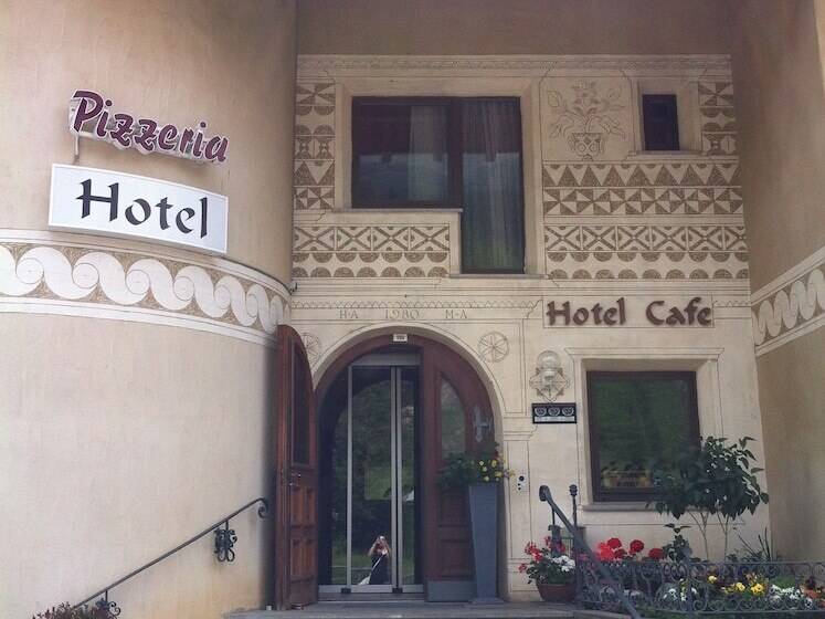 酒店 Pizzeria Selva