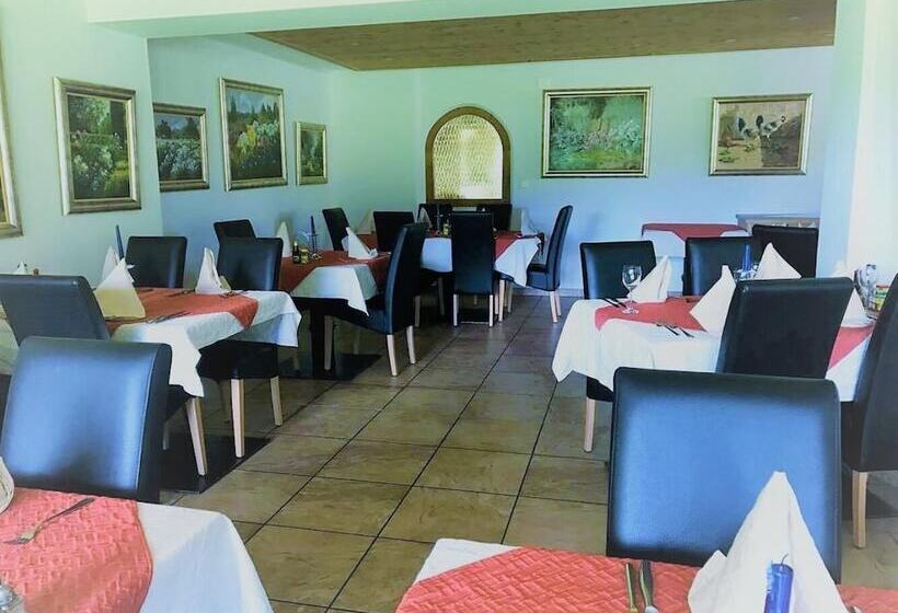 酒店 Pizzeria Selva