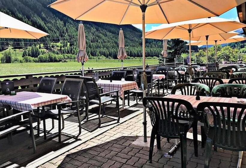 酒店 Pizzeria Selva