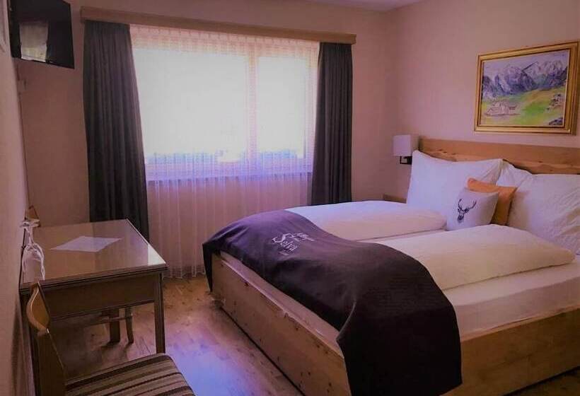 酒店 Pizzeria Selva