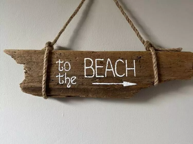 تختخواب و صبحانه Calm Sea Guesthouse