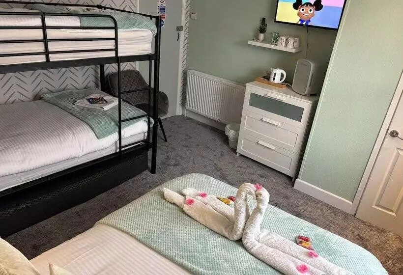تختخواب و صبحانه Calm Sea Guesthouse