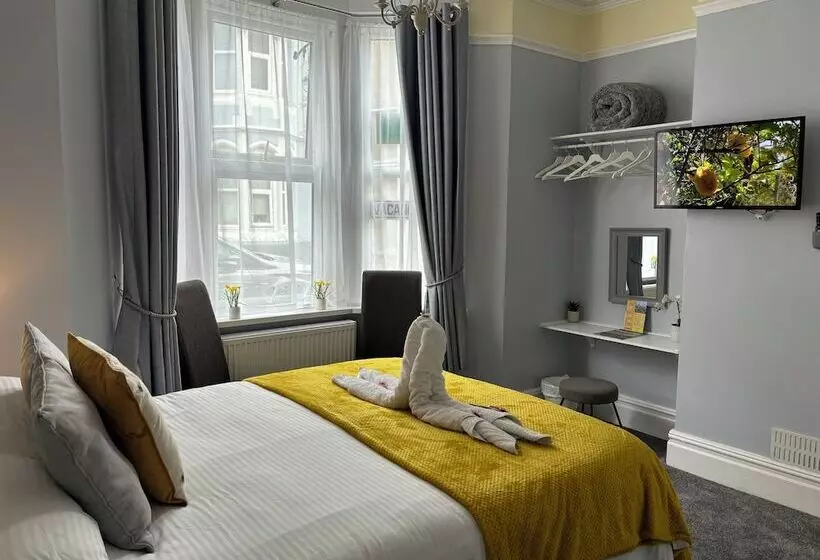 تختخواب و صبحانه Calm Sea Guesthouse