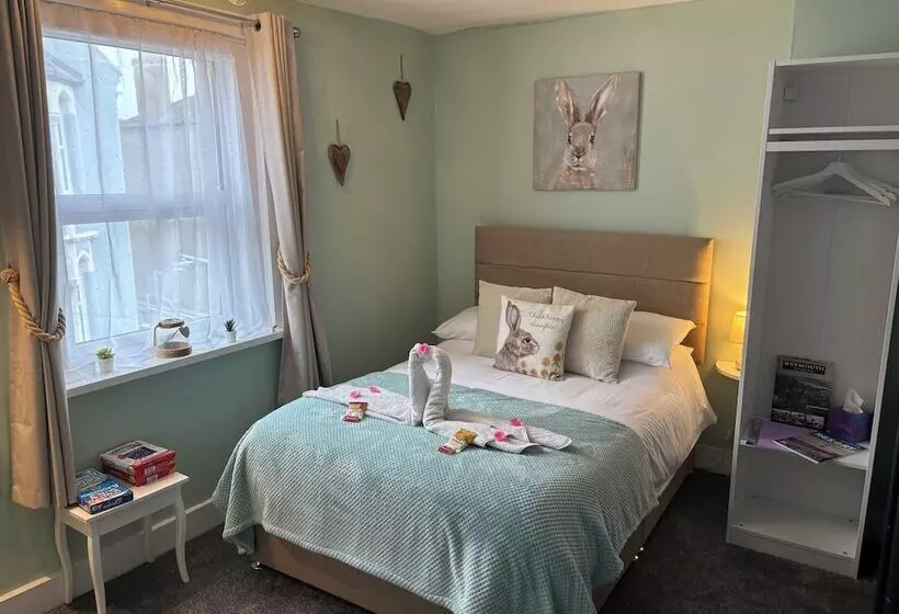 تختخواب و صبحانه Calm Sea Guesthouse
